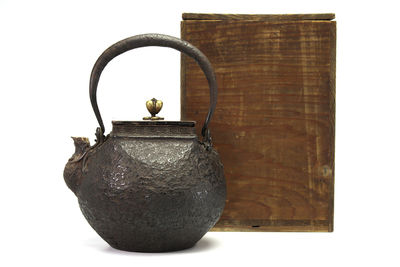 金壽堂造 岩肌四方口鉄瓶 （共箱）