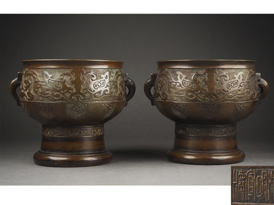 【夢工房】時代宣徳銅饕餮紋様耳付小火鉢一雙箱入　丙-15