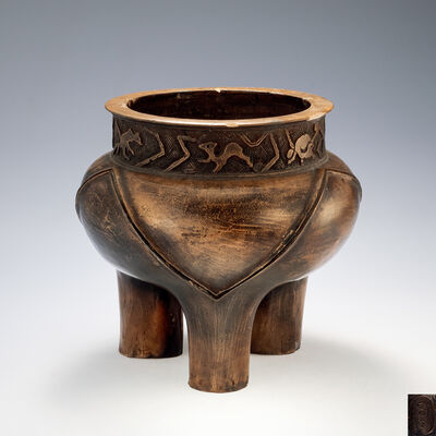 天順年製 古代紋三足白泥瓶掛