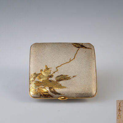 藤井美豊作　金銀象嵌花鳥紋銀製煙草盒（収蔵箱）