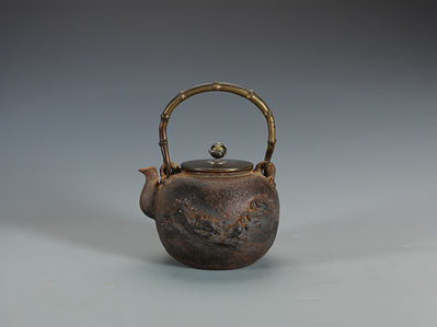 103 龜文堂 波多野正平造 風景人物圖鐵壺