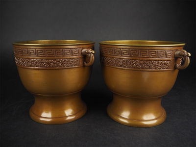 【夢工房】　宣徳銅唐草紋耳付小火鉢一雙　箱入　　甲-13