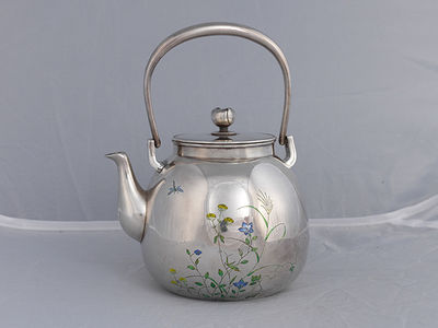 102 長二齋造 花蝶圖銀壺