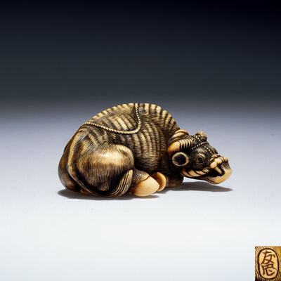 友忠作 牛根付 CHRISTIE'S札付