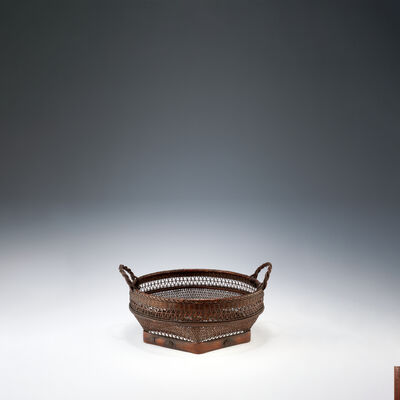 四世尚古斎極初代造　耳付果物籃（共箱）