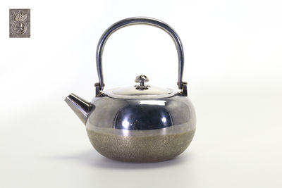 大丸造 丸形砲口銀瓶（共箱）