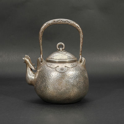 115 名越彌五郎 昌晴造 槌目寶珠形鳳口銀壺