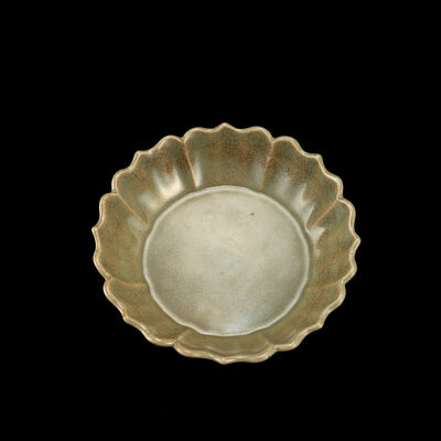 宋　青磁花口皿（元箱）