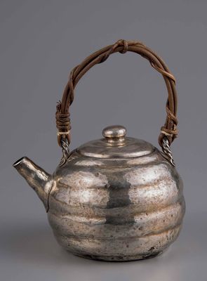 2238 纯银土瓶形银壶