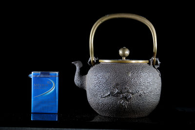 飛鳥翠竹象嵌碎紋鐵瓶