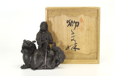 本間琢磨造 唐銅獅子文殊菩薩像（共箱）
