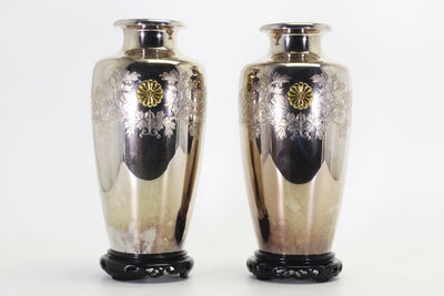 純銀製金菊御紋唐草雕花入一對（箱付）