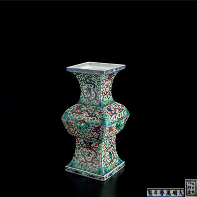 竹軒作大明款龍紋花瓶（二重箱）