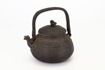 饕餮紋獸口鉄瓶（木箱）