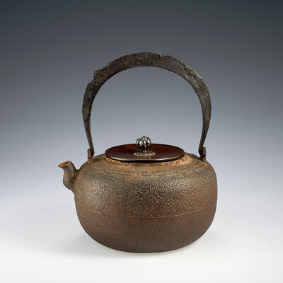 大西清右衛門（淨長）造　手取形鉄瓶（共箱）