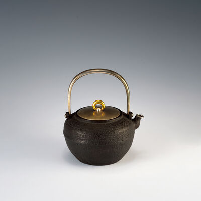 金環摘銀蓋提平丸形小鉄瓶　摘金93.6%（箱付）