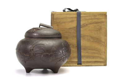 宮島信行作 鉄打出蟋蟀文香爐（共箱）