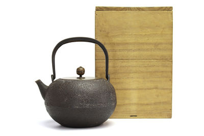 五郎三郎作　胴在銘 平丸形鉄瓶（木箱）