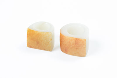 清 白玉帯皮 板指一対