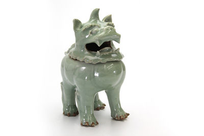 獅身瓷香爐