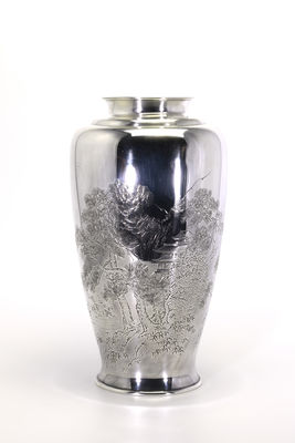 一東齋在銘 松竹梅彫花瓶（箱付）