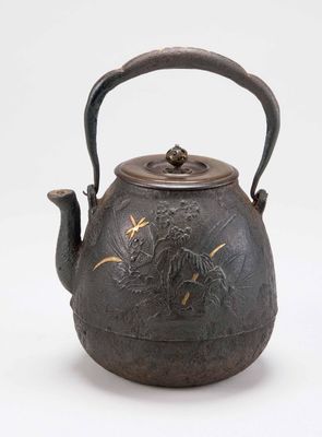 2164 龙文堂错金花卉铁瓶