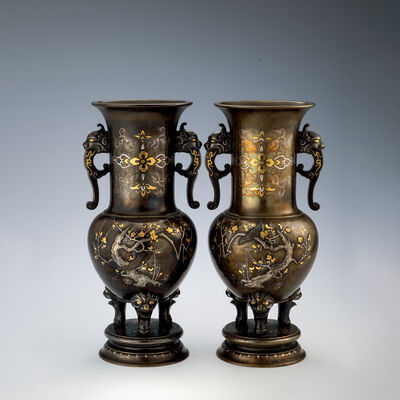 金工象嵌獣耳花瓶一対