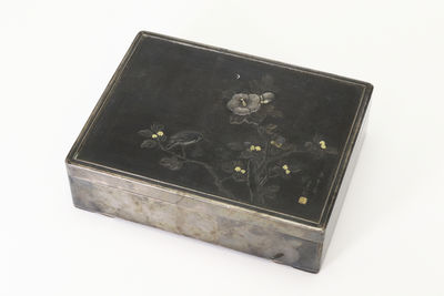 芳山刻 純銀製金銀象嵌花草紋 金工盒