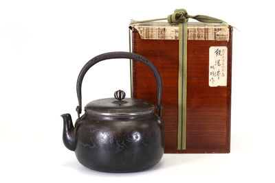 明珍作鉄打出広口鉄瓶（共箱）