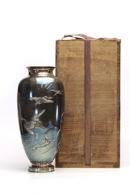 一清在銘 飛鳥文象嵌 純銀花瓶（箱付）