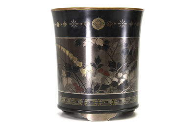 四分一金工筆筒 彩金象嵌花蝶文