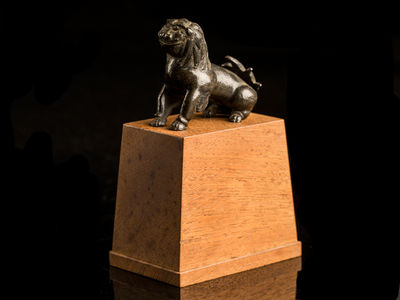 071-古銅獅子置物