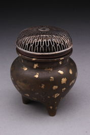 宣徳年製 銅點金三足炉 純銀火屋