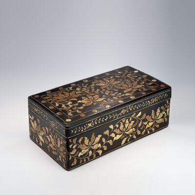 李朝　螺鈿象嵌大箱