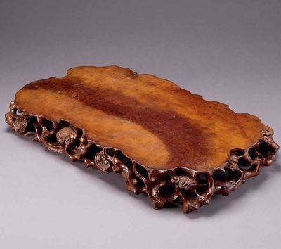 2320 樱雕灵芝纹香几