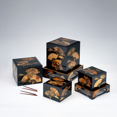 扇面蒔絵蝋色塗八寸重箱2点（各共箱）