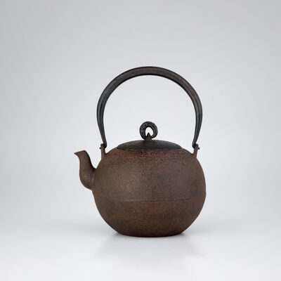 高木治良兵衛造　日丸形荒肌鉄瓶（共箱）