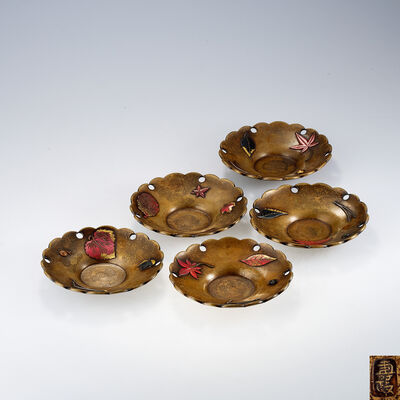 內山大介 寿政作 黄銅雪輪形紅葉虫象嵌茶托五客（木箱）