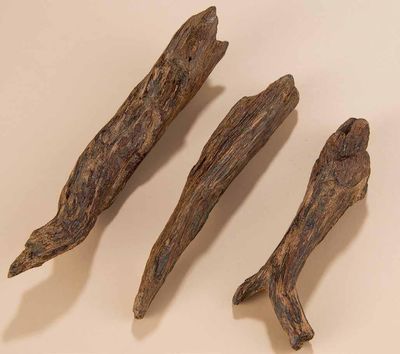 2217 沉香 （三件）