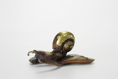 金工 葉上蝸牛置物