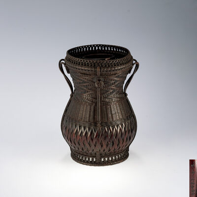 初代竹雲斎作 球枕式掛花籃（共箱）