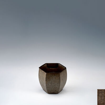 順東成在銘　六角錫建水（木箱）