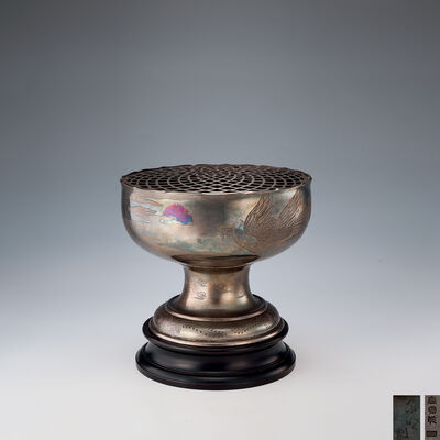 河內宗明作 純銀鳳凰図花盛 紫檀台付（共箱）