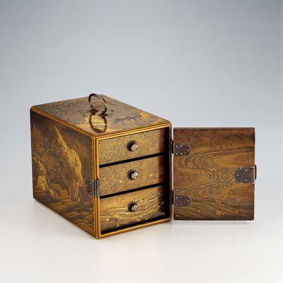 梨子地 瀧山水蒔絵御香箪笥（木箱）