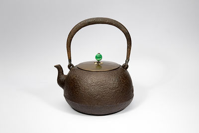146 龍文堂造 碧玉鈕摘鐵壺