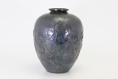 生駒作 純銀花草彫 花瓶