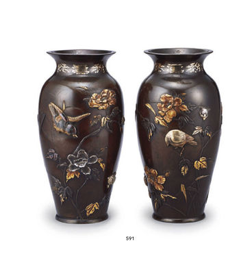 591 金银象嵌花鸟浮雕铜花瓶 （一对）