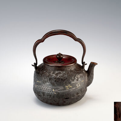 龍文堂造　布目地金銀象嵌飛鳥図小鉄瓶（箱付）