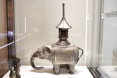 L8016　銀製象観音像