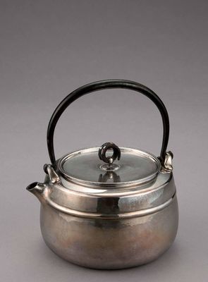 2169 北村静香造南镣铁之手平安铜钮瓶